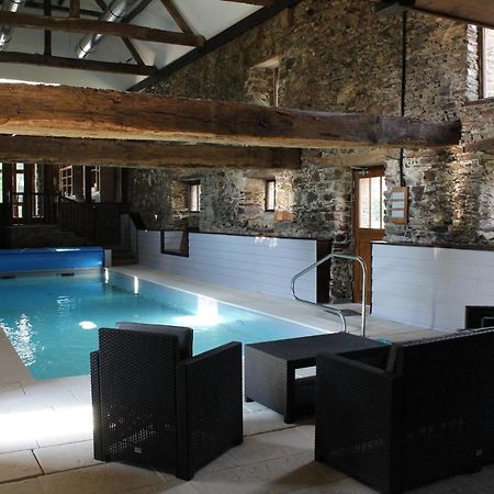 Le Manoir De La Vieille Douve Bed & Breakfast Bourg-d'Ire Exterior photo