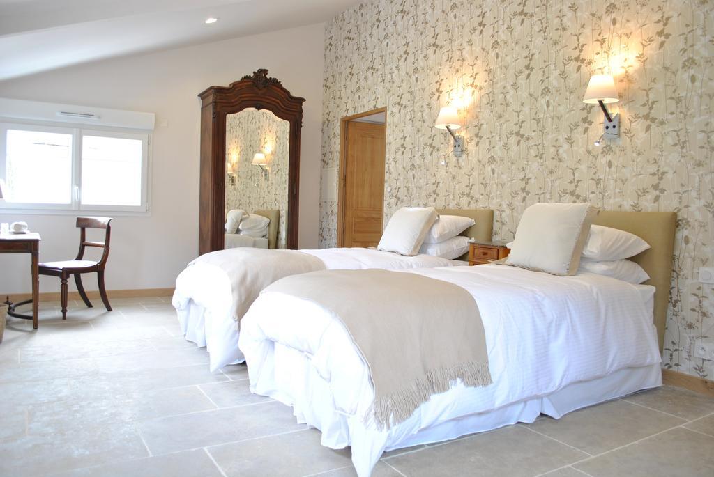 Le Manoir De La Vieille Douve Bed & Breakfast Bourg-d'Ire Room photo