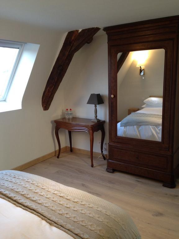 Le Manoir De La Vieille Douve Bed & Breakfast Bourg-d'Ire Room photo