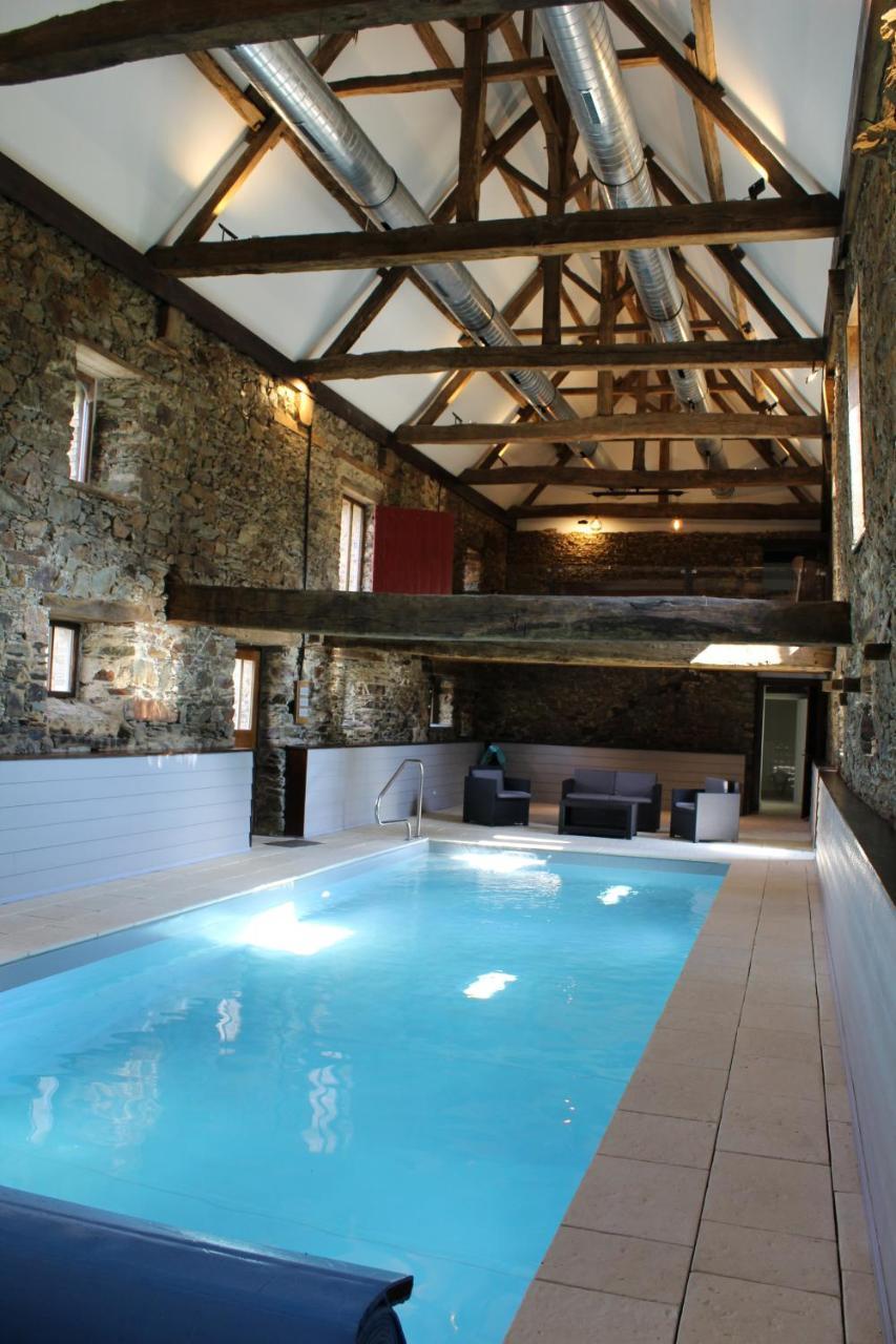Le Manoir De La Vieille Douve Bed & Breakfast Bourg-d'Ire Exterior photo